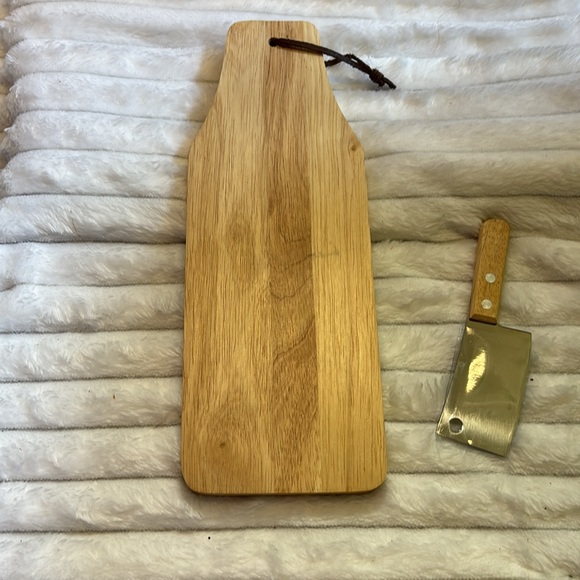 Wooden Wine Bottle Cutting Board with Mini Cleaver - Picture 2 of 3